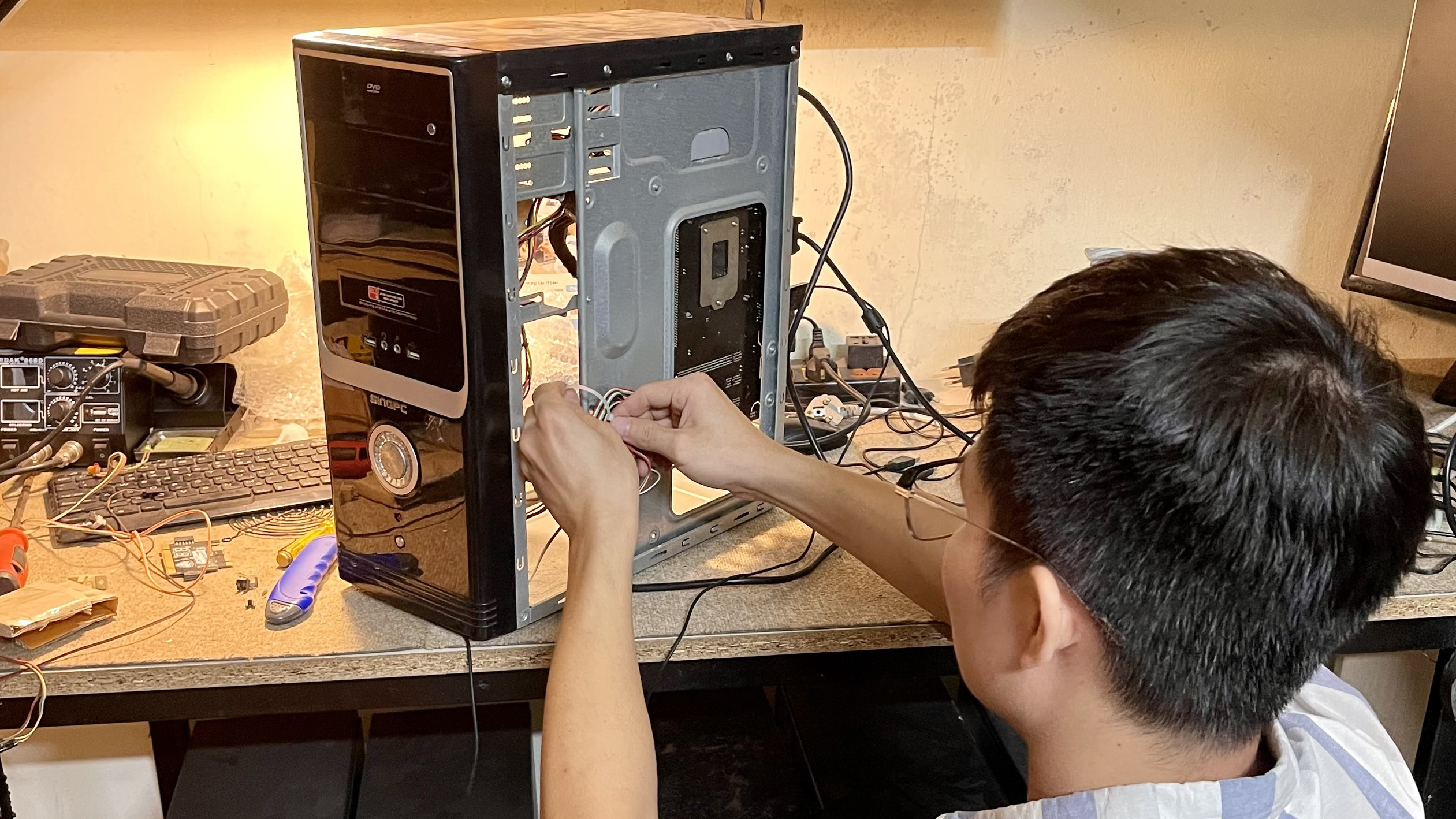 Khi Nào Bạn Nên Gọi Dịch Vụ Sửa Máy Tính Tận Nơi? Giải Pháp Tiết Kiệm Thời Gian Cho Doanh Nghiệp